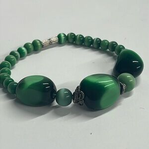 Green Jade Cat Eye Bead Bracelet